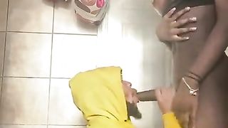 Gigantic Meatpipe Black Shemale Gets Her Fuck-Stick Throated