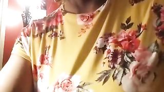 Francine Xxx In Yellow Wear On Poppers