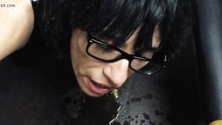Enjoy steamy piss in my gullet