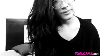 She-Male monsterdick cum shot Web Cam