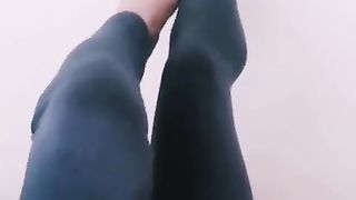 Fledgling t-model Andy Santos with fabulous soles