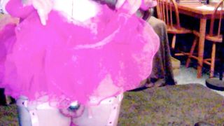 Fifi Flashes Off her Clitty