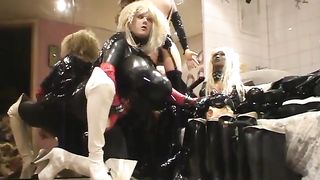 Roxina2010FunGurlInWhiteBootz030310XXXL