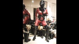 Roxina2007RedZentaiFetishGurl270207.WMV