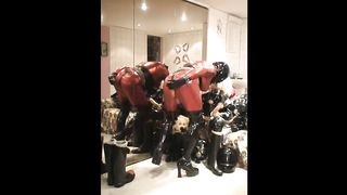 Roxina2007RedZentaiFetishGurl270207.WMV