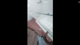 large knob paloma veiga urinating