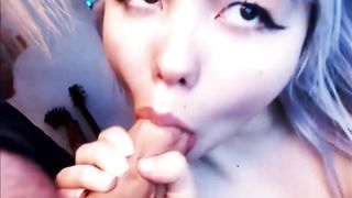 Super-Sexy platinum-blonde fellating her tranny paramour