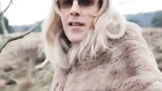 Mrs Samantha scouting for fotoshoot locations