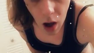 Luxurious tramp gets off taunting after the gym