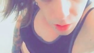 Luxurious tramp gets off taunting after the gym