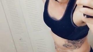 Yoga honey opens up her pretty clitty