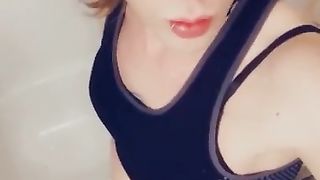 Yoga honey opens up her pretty clitty