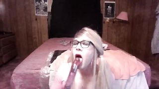 Sissy Daphne Gasping and Handballing