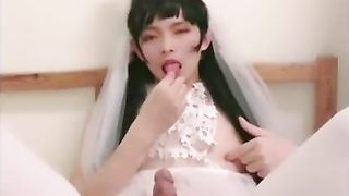 The bride chinese shemale enjoy to fap her rod