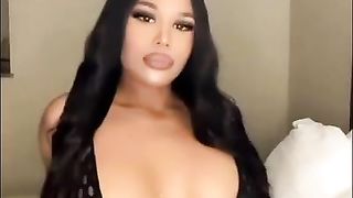 She's Got My Full Attention four