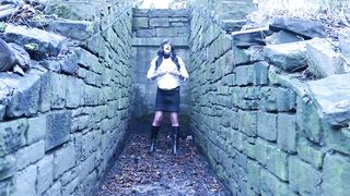 crossdresser muddy conversing to Tomas