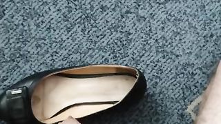 Jizm in mommy's flats