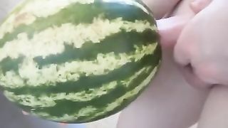 How to cook croutons in watermelon