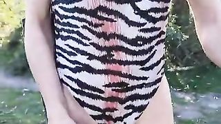 walk and jizz in bikini