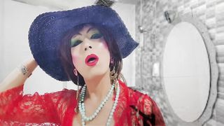 stunning female niclo