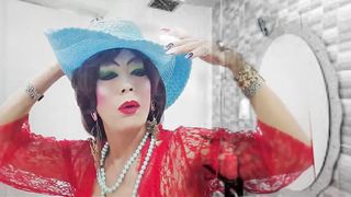 stunning female niclo