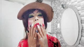 stunning female niclo