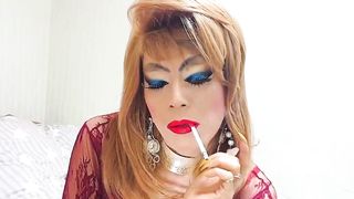transgirl niclo sizzling make-up smoking