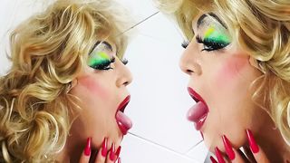 she-male niclo green make-up