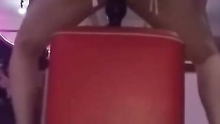 Disfrutando buttplug ass-fuck grande