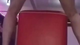 Disfrutando buttplug ass-fuck grande