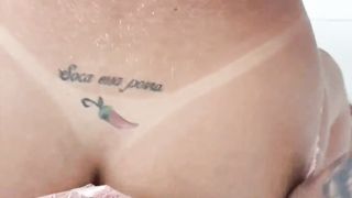 Nathalia fontes mamando o entregador do supermercado.