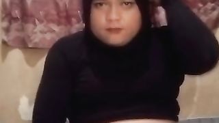 Bootylicious Hijab Crossdresser drains her own lovely fuck-stick