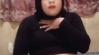 Bootylicious Hijab Crossdresser drains her own lovely fuck-stick