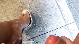 Joana Love Transsexual pops in soles