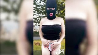 INSANE TRANNY MASTUBATING AT THE PUBLIC PARK