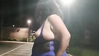 Sissy Vicky TRANSSEXUAL rambling the parking at night