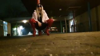 riskiy public walk in footwear and v-card