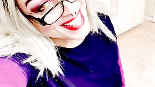 Light-Haired Smoking Queen Marilyn