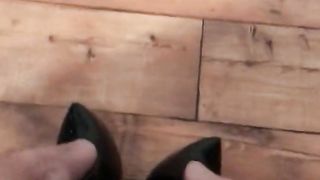 handsome gams in high high-heeled shoes