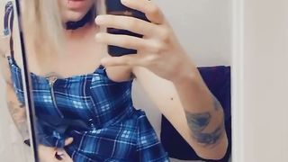 Gorgeous Tranny Jacks Herself Off