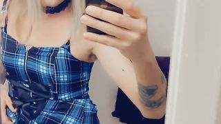 Gorgeous Tranny Jacks Herself Off