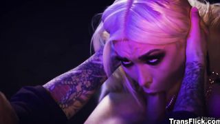 Jane lets Smallish Palms to a unclothe pub before their wedding