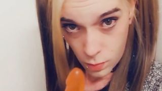 Pretty Oral Pleasure Damsel