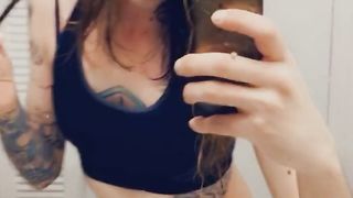 Mini-Skirt Trans Is Supah Ultra-Kinky