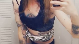 Mini-Skirt Trans Is Supah Ultra-Kinky