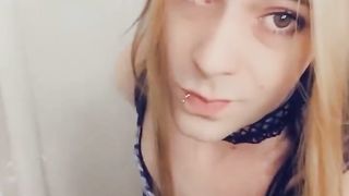 Emo Damsel Wants To Have Fun