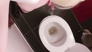 CD sissy pisset restroom cleaning