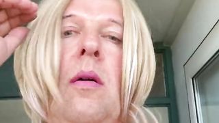 Frolicking with my iphone in- and outdoors