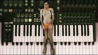 Jugs Dame Dancing Vid