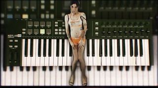 Jugs Dame Dancing Vid